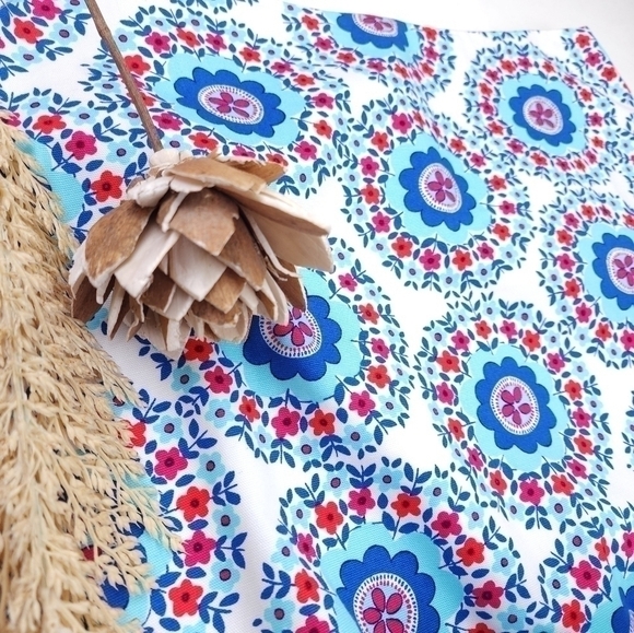 New Talbots Sz 4 Blue White Red Pixie Floral Skirt Size 4 - Picture 3 of 7